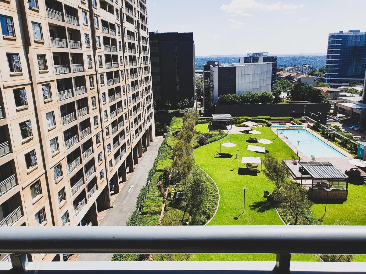 Westpoint Sandton Apartments Йоханесбург Екстериор снимка
